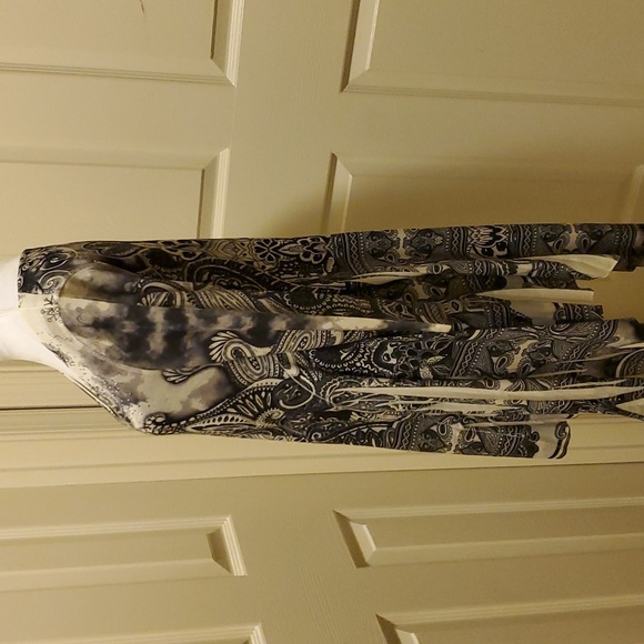 ONE WORLD Printed Knit 3/4 Sleeve Embellished Asymmetrical Tunic White/Black. M - Picture 11 of 15